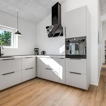 Assa - 500m From The Sea By Interhome *