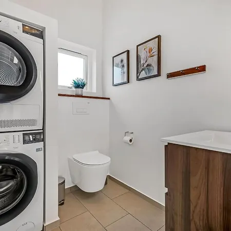 Assa - 500m From The Sea By Interhome